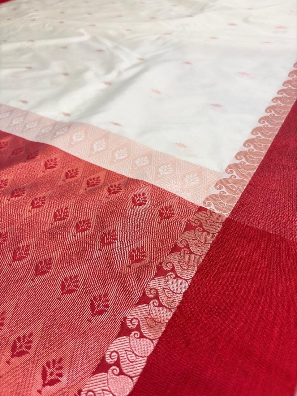 Kanjeevaram Silk Saree in Ivory Cream with Rich Copper Zari Pallu & Separate Red Blouse – Festive & Wedding Collection